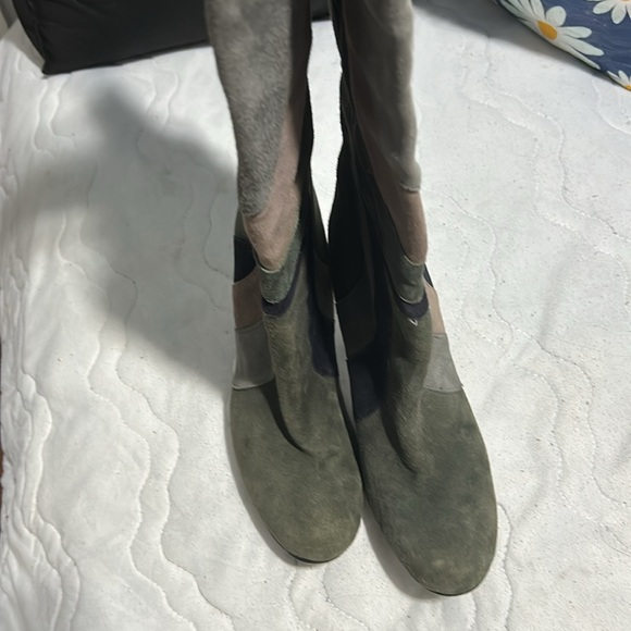 Suede boots - Picture 3 of 5